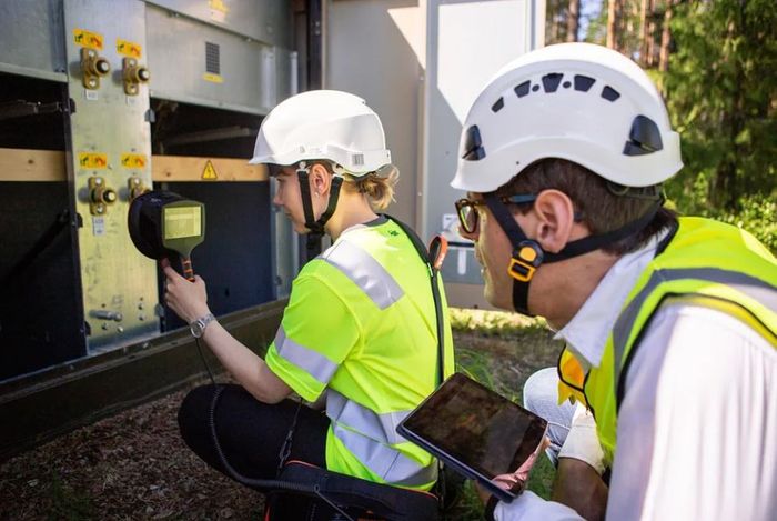 You do not need to be a scientist to find air leaks and partial discharges